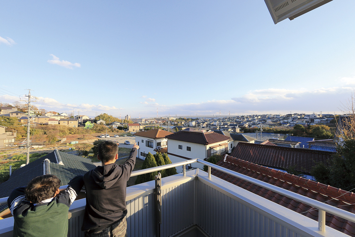 高台に建つ家