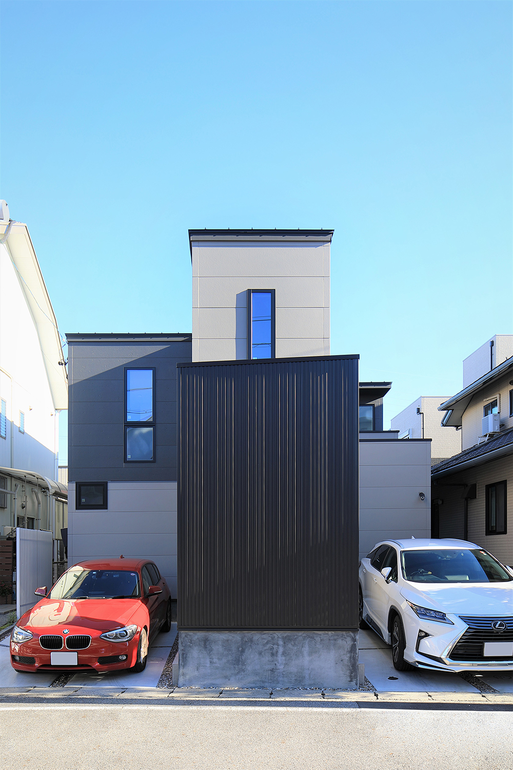 ウッドデッキのあるキュービックハウス