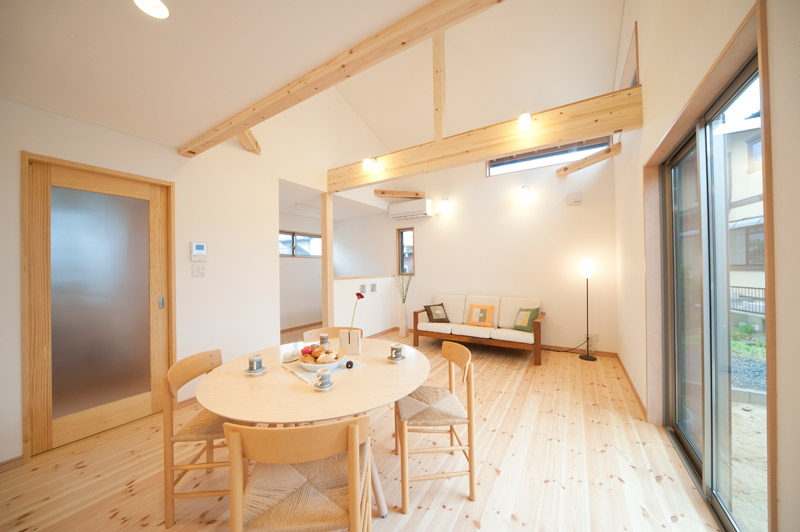 知立市の大屋根の家