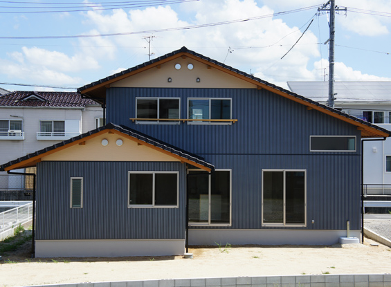 大屋根の家